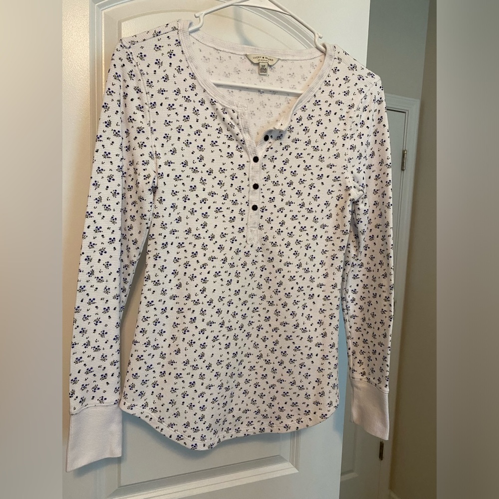 Lucky brand women’s small thermal top